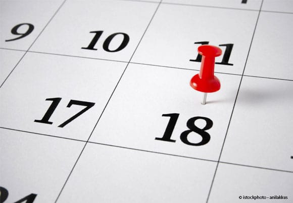 un calendrier avec une épingle sur le 18