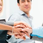 Introduite en 2004, la journée de solidarité a été instaurée afin de financer des actions en faveur de l’autonomie des personnes âgées ou handicapées.