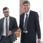 deux hommes afin d'illustrer l'importance d'être bien accompagné pour un repreneur d'entreprise