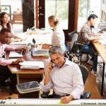 le travail avec les salariés de l'entreprise est important pour réussir la prise en main de l'entreprise