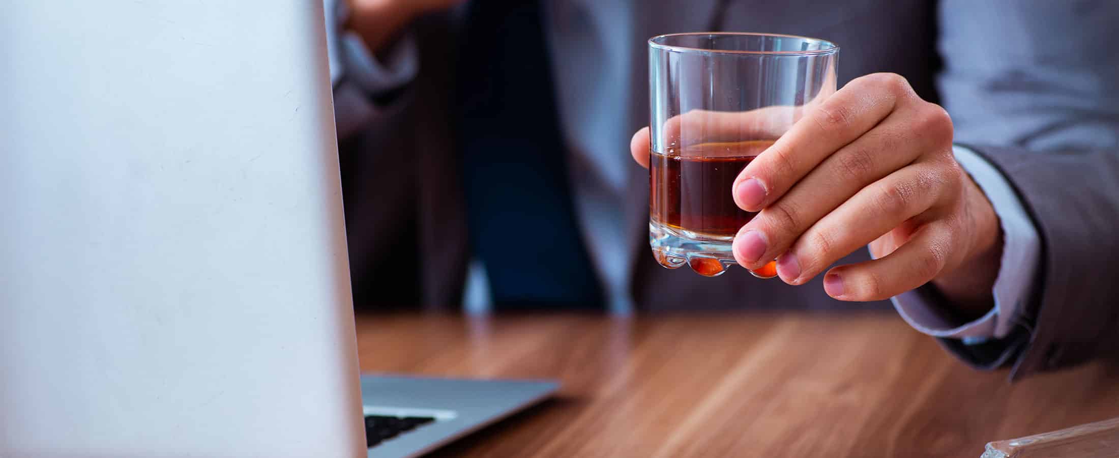 Alcool et drogues au travail : que doit faire l’entreprise&nbsp;?